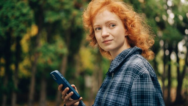 Bæredygtighed - dame i skoven